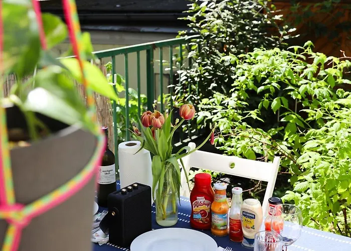 With Garden In Ottakringer With Shared Bathroom Проживання в сім'ї *