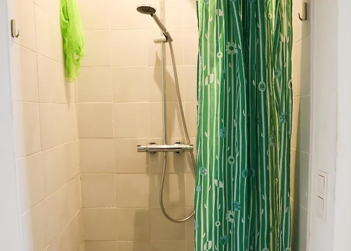 Проживання в сім'ї With Garden In Ottakringer With Shared Bathroom