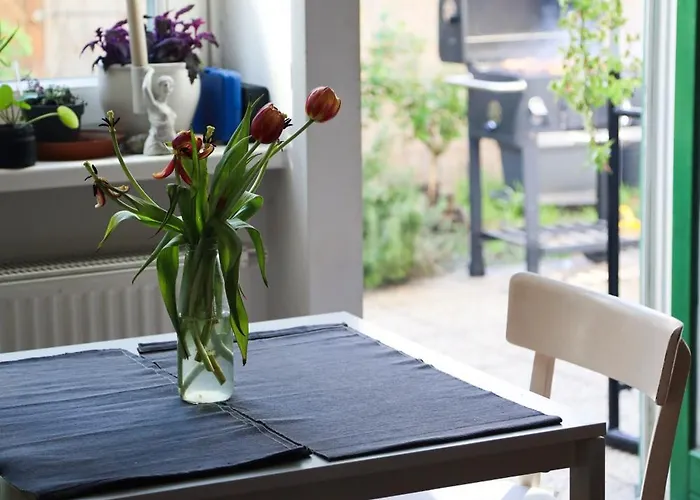 With Garden In Ottakringer With Shared Bathroom Проживання в сім'ї