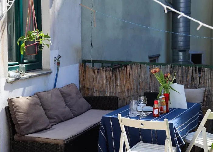 With Garden In Ottakringer With Shared Bathroom *