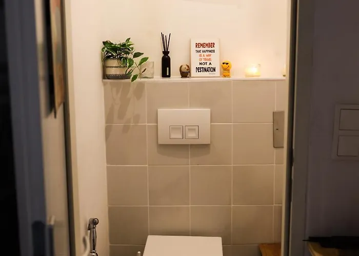 Проживання в сім'ї With Garden In Ottakringer With Shared Bathroom Відень