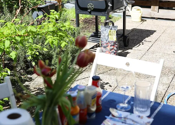 With Garden In Ottakringer With Shared Bathroom * Відень